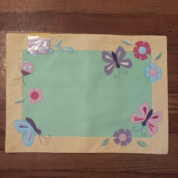 Set of 2 Butterfly Spring Flurry Placemats Yellow Green Embroidered - Picture 3 of 10